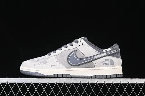 All Categories Nk SB Dunk Series Nk SB Dunk Low High-end Customized Low-top Shoes Nk SB Dunk Low North Face Series-Zhuba Dark Blue Hook Anniversary High-end Customized Low-top Casual Shoes DM6868-004